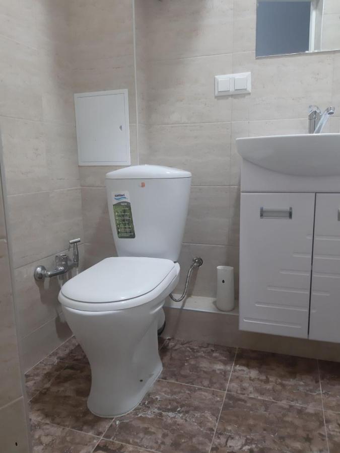 Апартаменты Aura On Sydykova Street 290 Бишкек Экстерьер фото