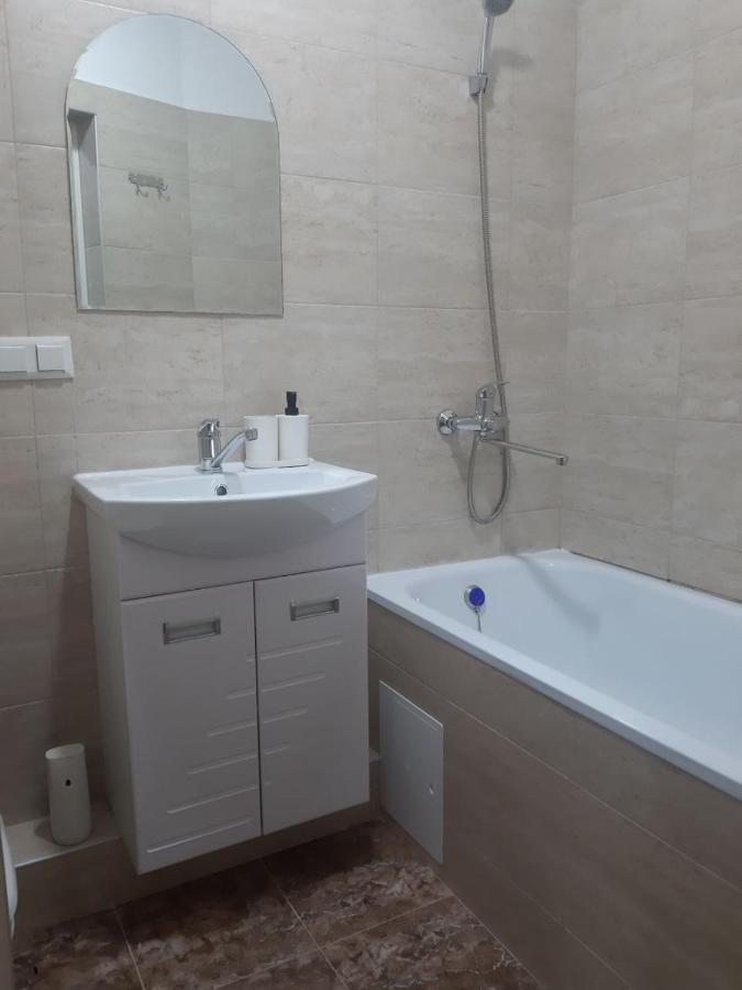 Апартаменты Aura On Sydykova Street 290 Бишкек Экстерьер фото