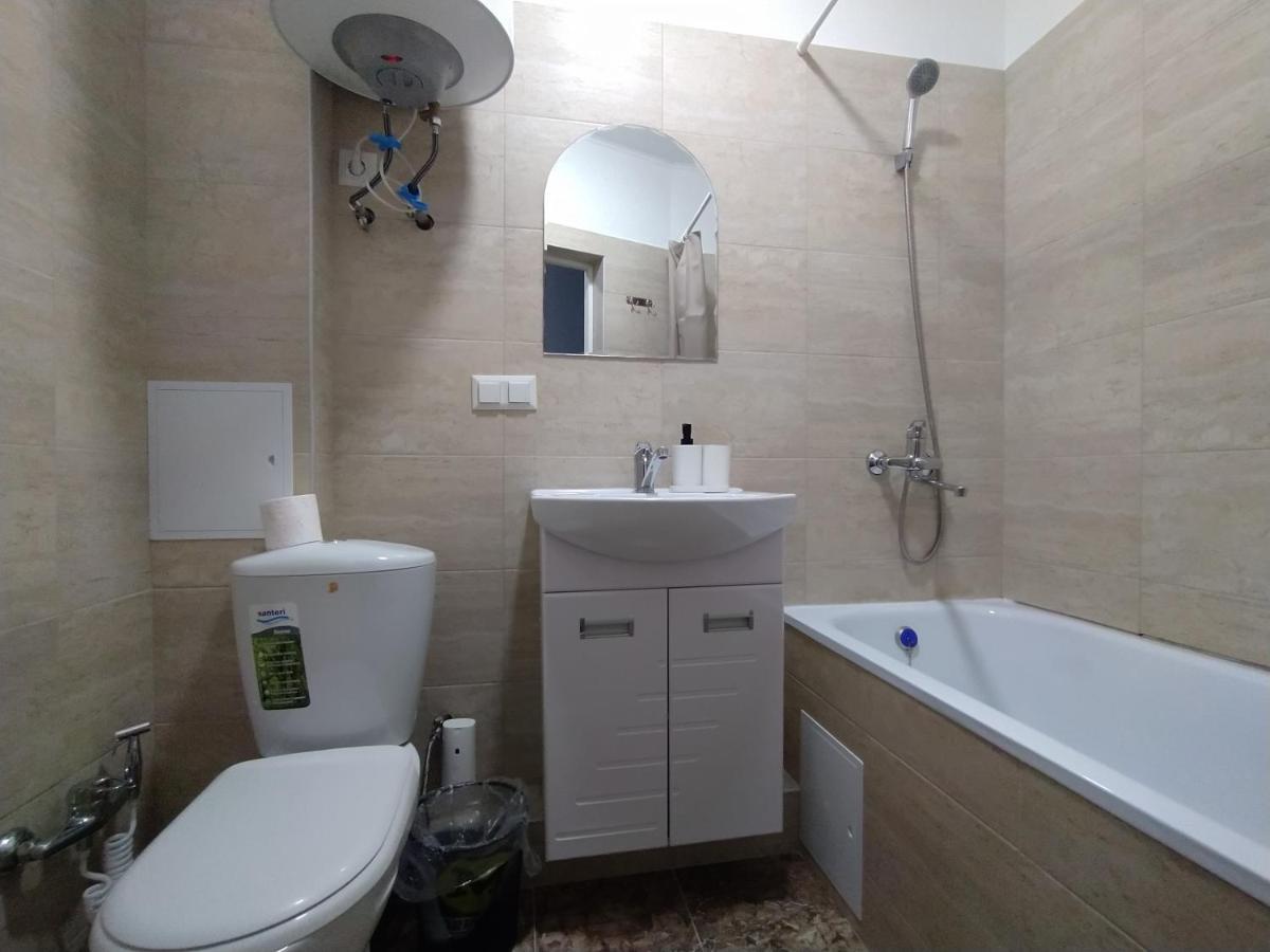 Апартаменты Aura On Sydykova Street 290 Бишкек Экстерьер фото